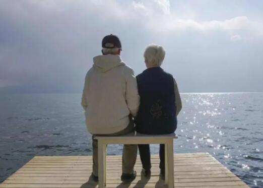 �����ݳ��������˸�ĸ�Ķ�����