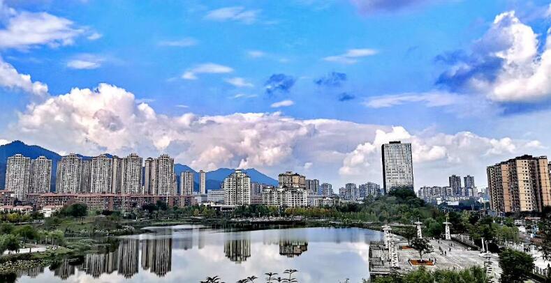 е潭